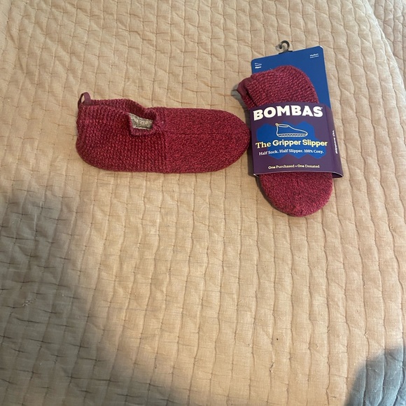Bombas women's  Maroon Gripper Slipper Socks - Picture 3 of 7